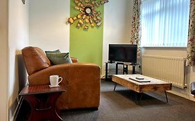 Cosy & Convenient Consett Flat